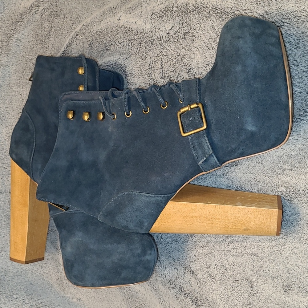 Steve Madden Carnaby Platforms never worn